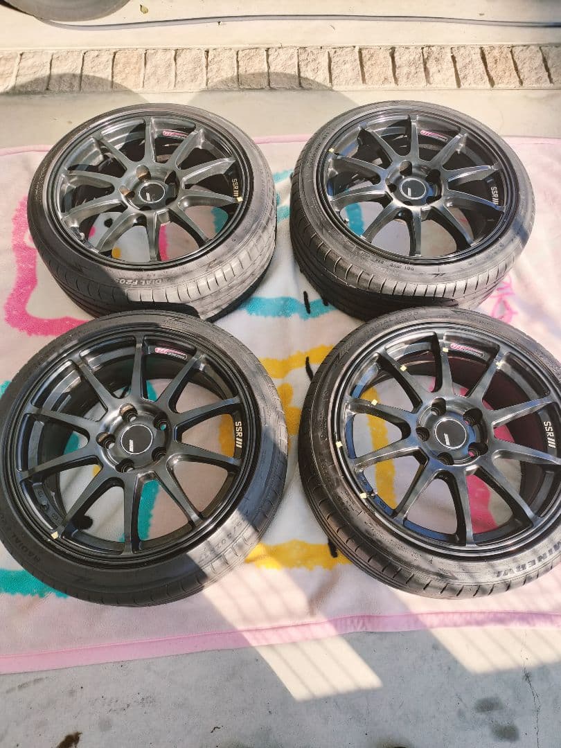 SSR GTV02 8J ＋45 5H 17インチ　114.3　215/40