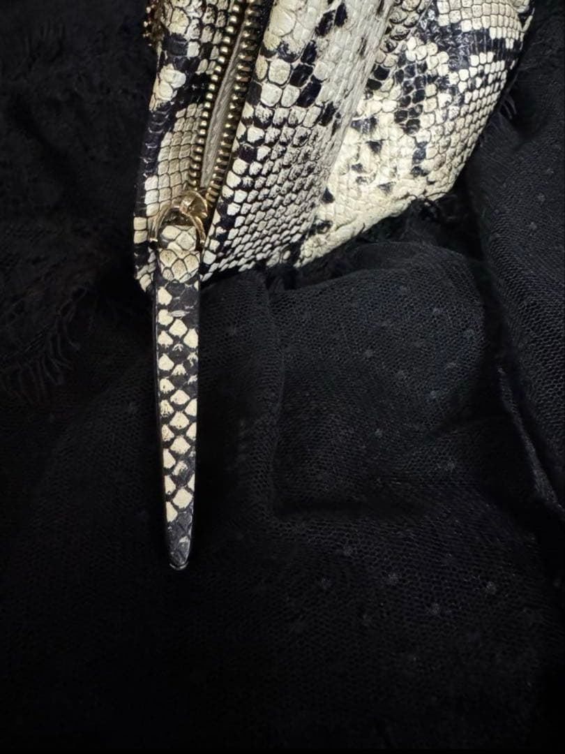 【最終】新品未使用】THE VOLON パイソン柄クラッチバッグ