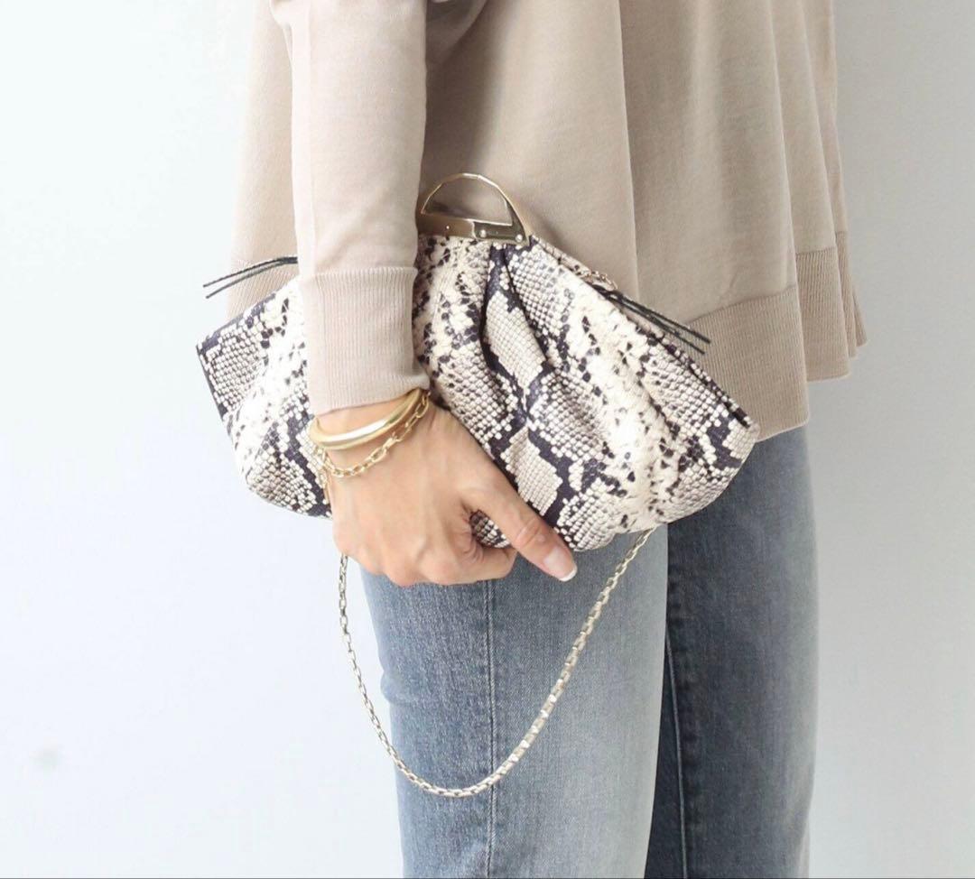 【最終】新品未使用】THE VOLON パイソン柄クラッチバッグ