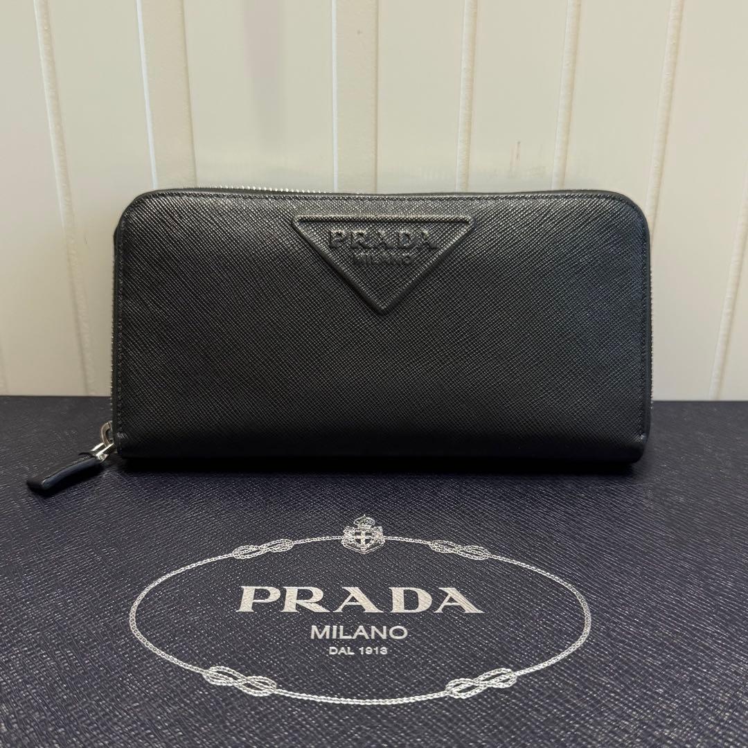 希少 プラダ サフィアーノレザー 長財布 エンボスロゴ 黒 ジッピー アラウンド
