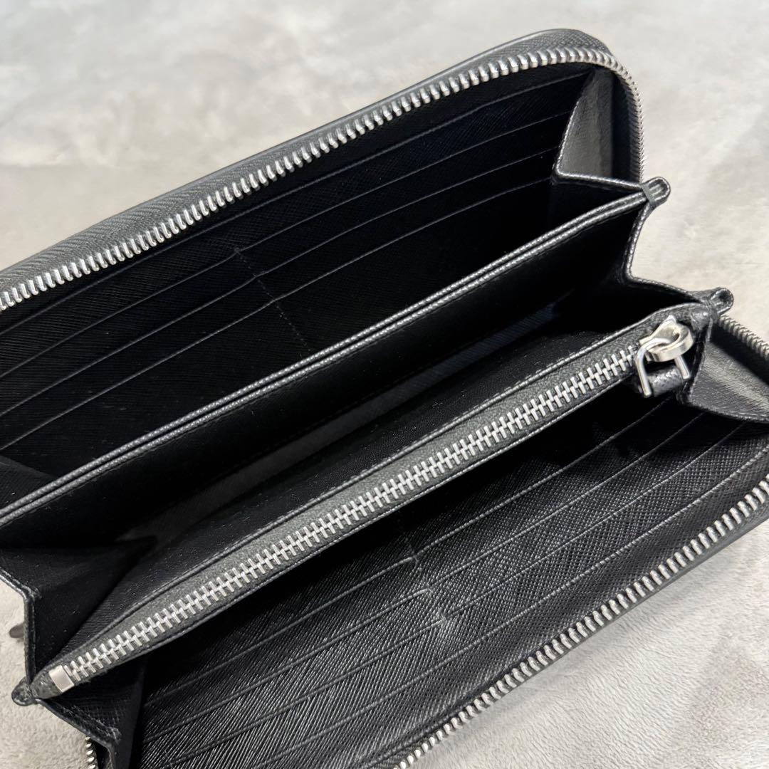 希少 プラダ サフィアーノレザー 長財布 エンボスロゴ 黒 ジッピー アラウンド