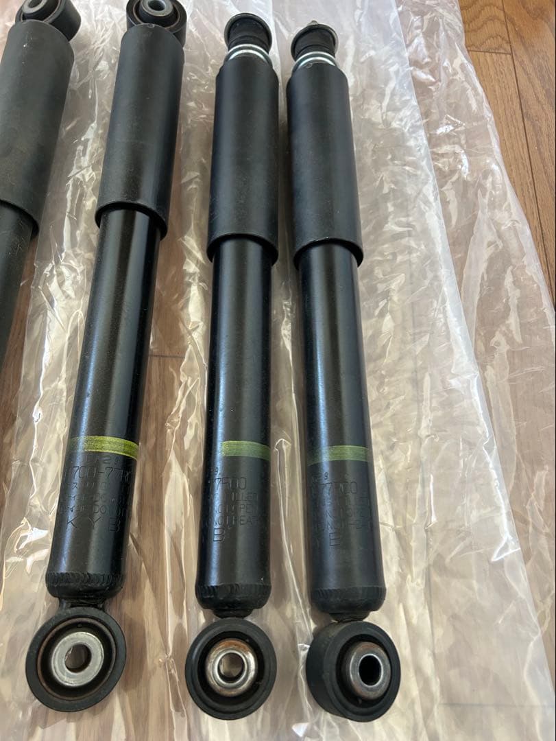 ★ ジムニー JB64 ショックアブソーバー 純正 4本セット ★