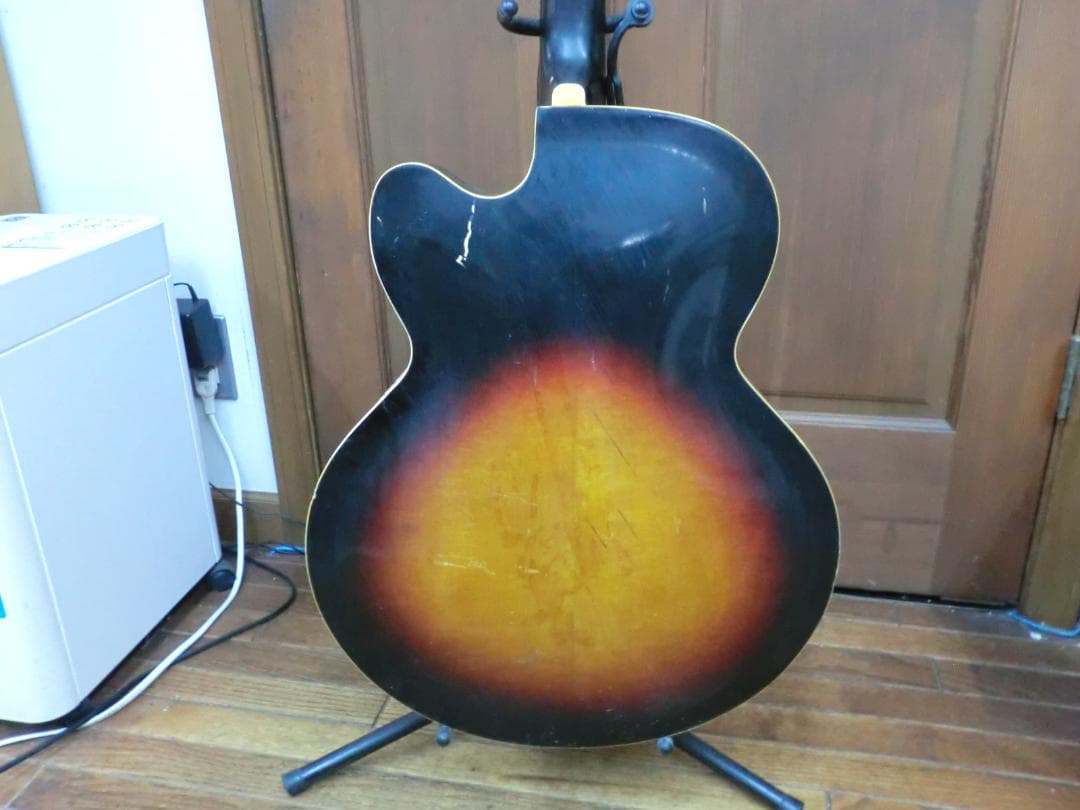 Hawaii guitar　アーチトップ・ピックギター・フルアコ