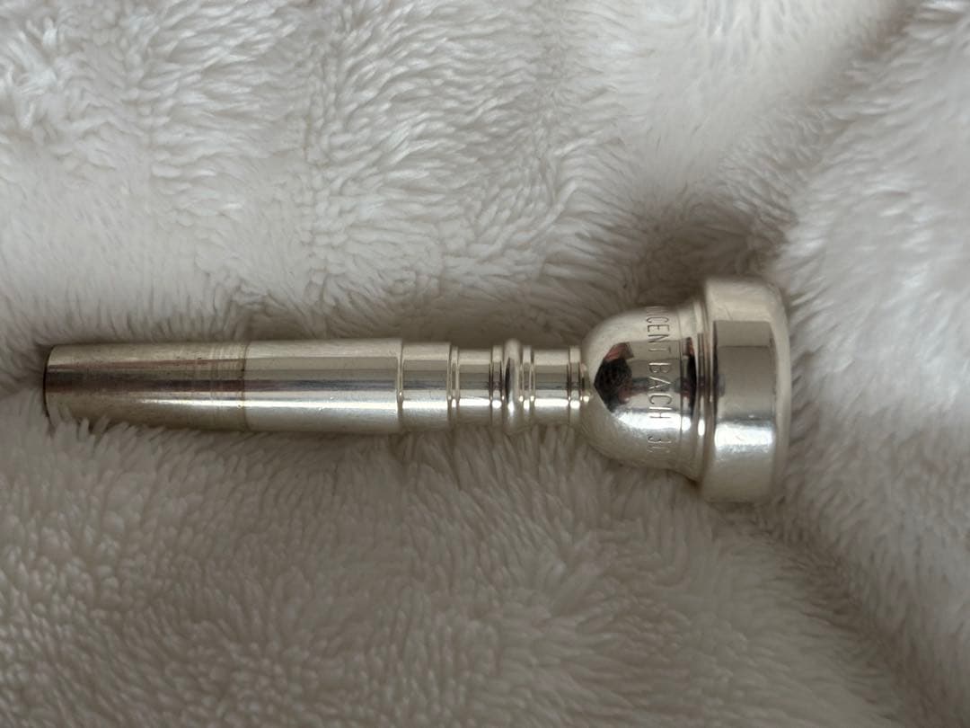 トランペット 〈Bach Stradivarius 37 180MLS 〉