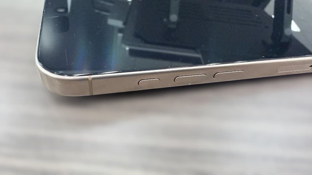 Apple iPhone 16 Pro 256GB SIMロックなし 90%