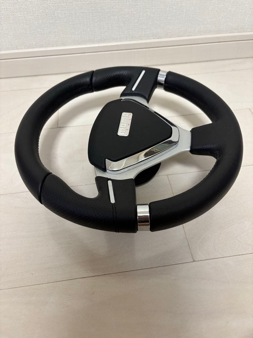 美品　MOMO ミレニアムエボ　32