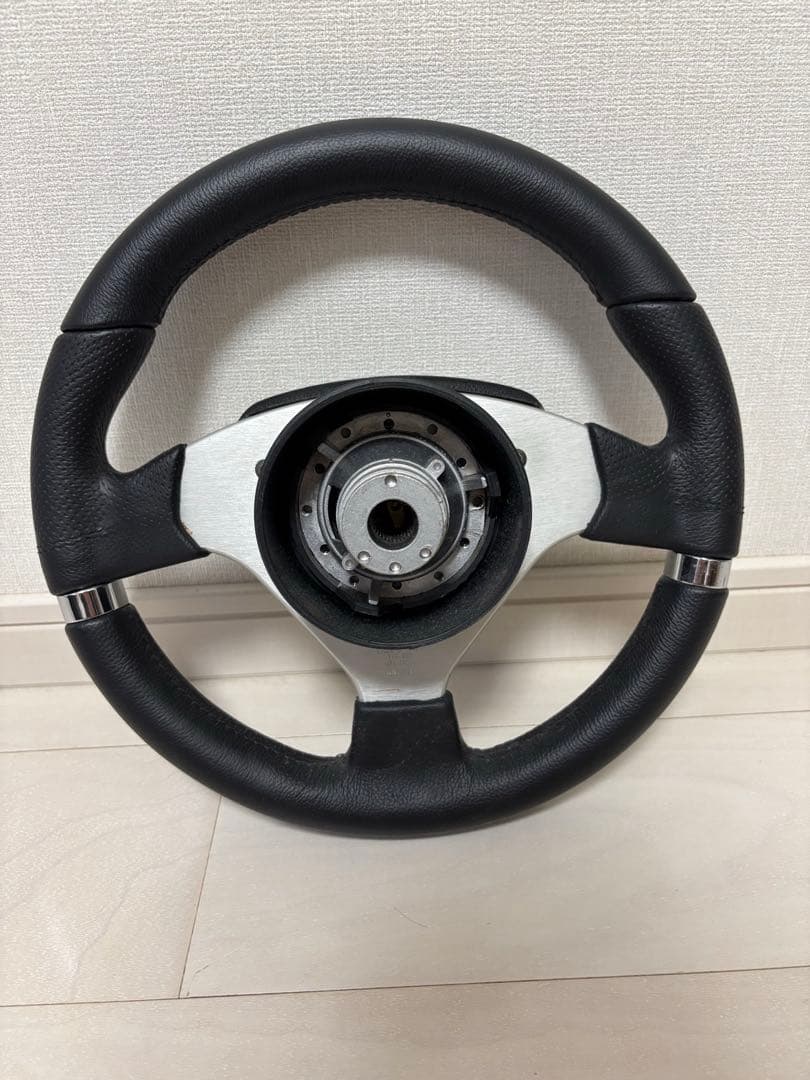 美品　MOMO ミレニアムエボ　32