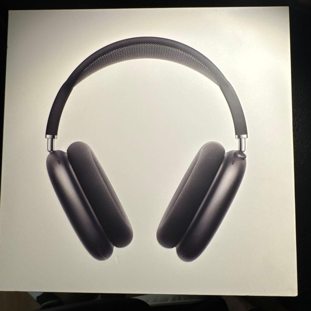 AirPods Max スペースグレイ　英雄巨人タイタス