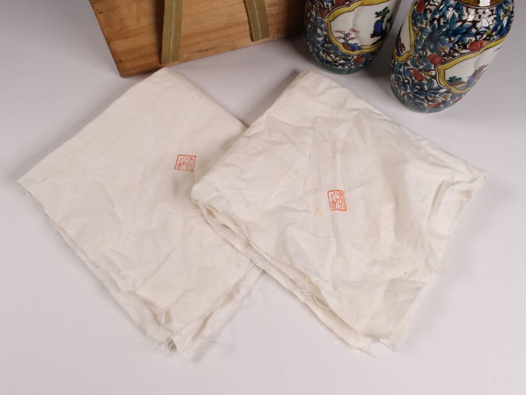 M681/ 初代 徳田八十吉 九谷焼 山水 徳利一対 共箱共布 二代徳利付 酒器