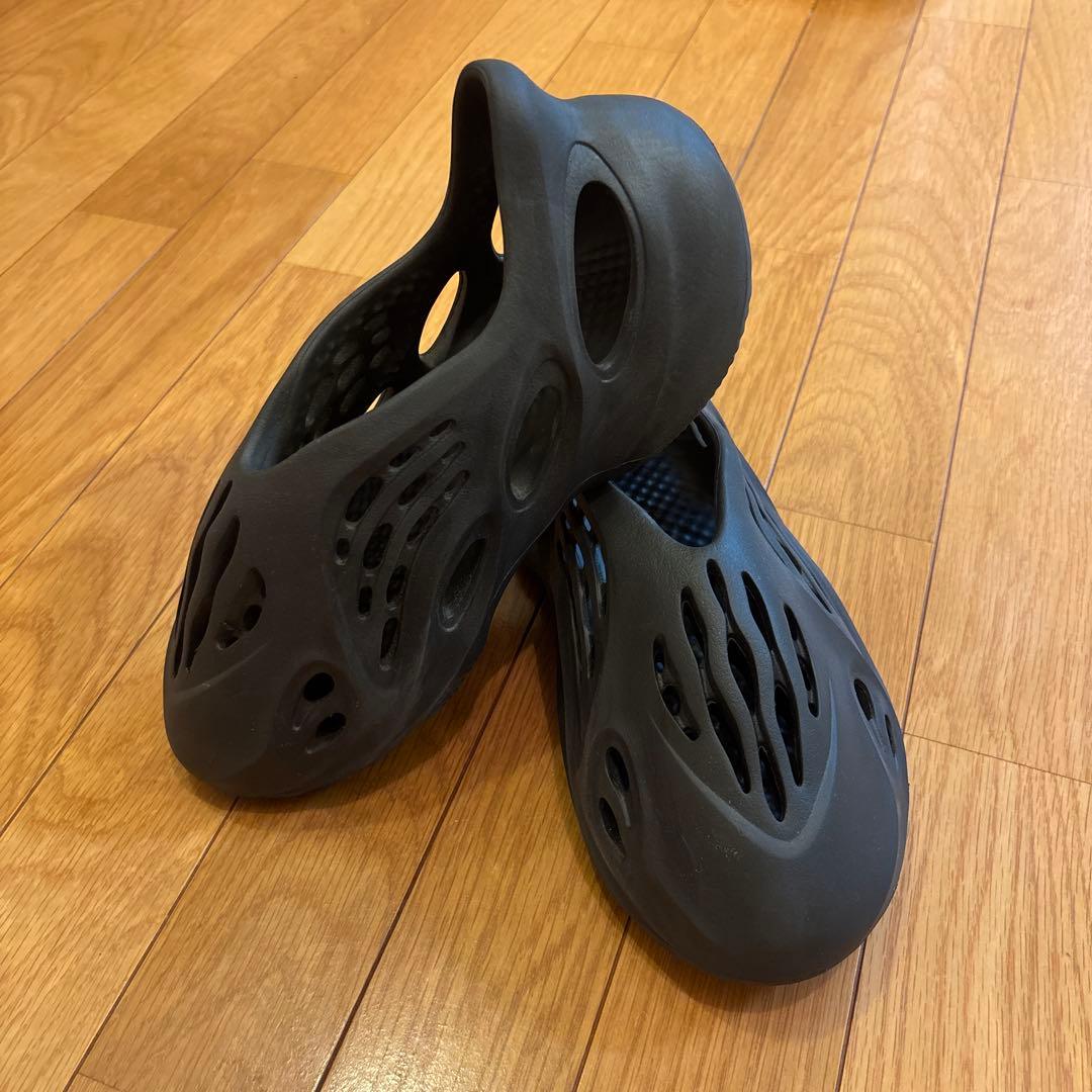 イージー フォームランナー　YEEZY Foam Runner