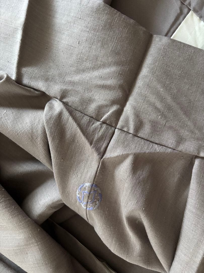 〈訳あり価格〉正絹 無地 袷 結城紬 グレイッシュパープル 洒落紋 波に千鳥