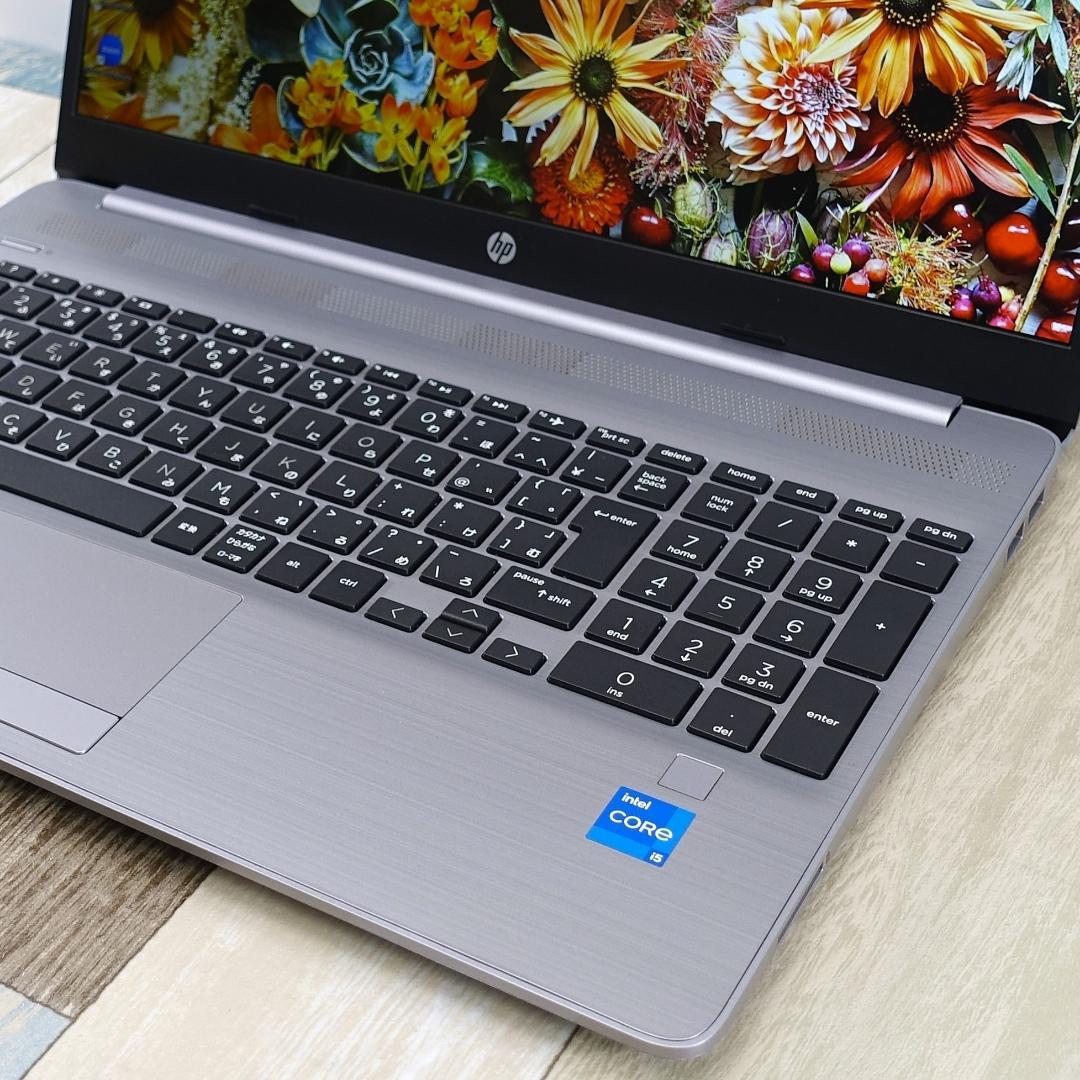 メモリ増設済み✨美品の２０２３年製✨１２世代コアｉ５に超高速ＳＳＤ✨フルＨＤ液晶