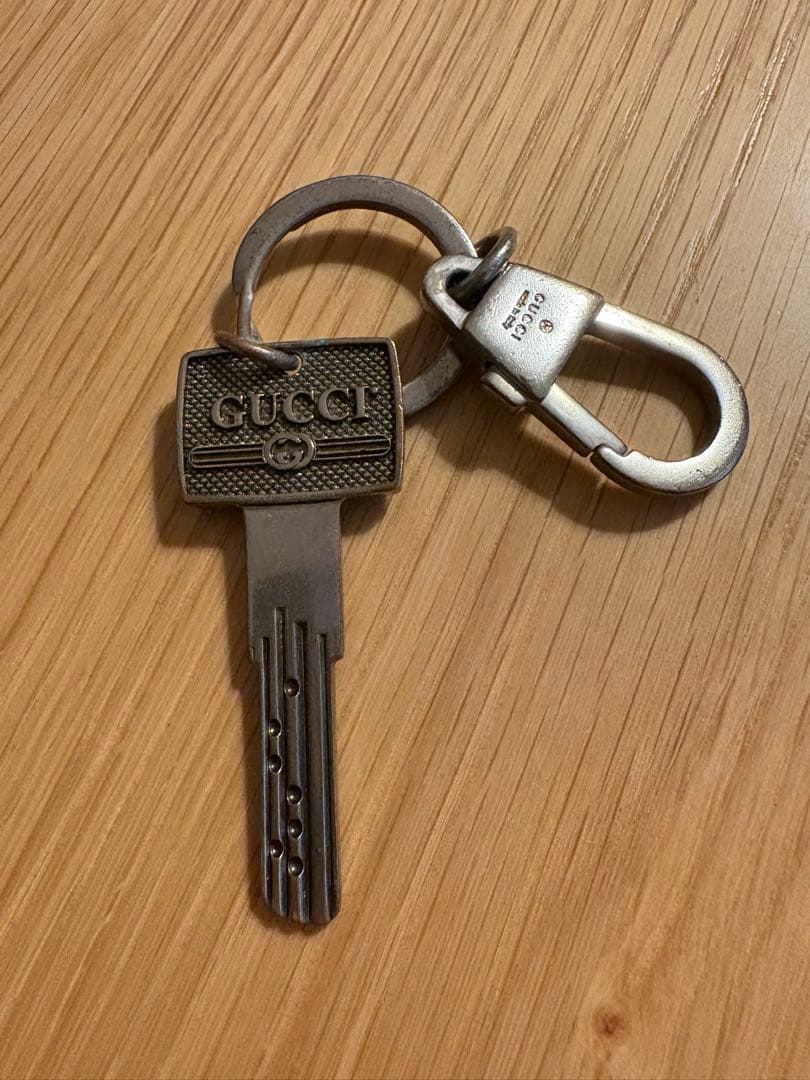 GUCCI キーリング付きキー シルバー