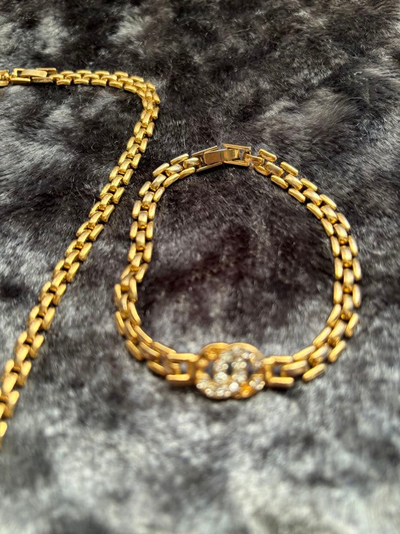 ゴールドチェーンネックレスとブレスレットセット