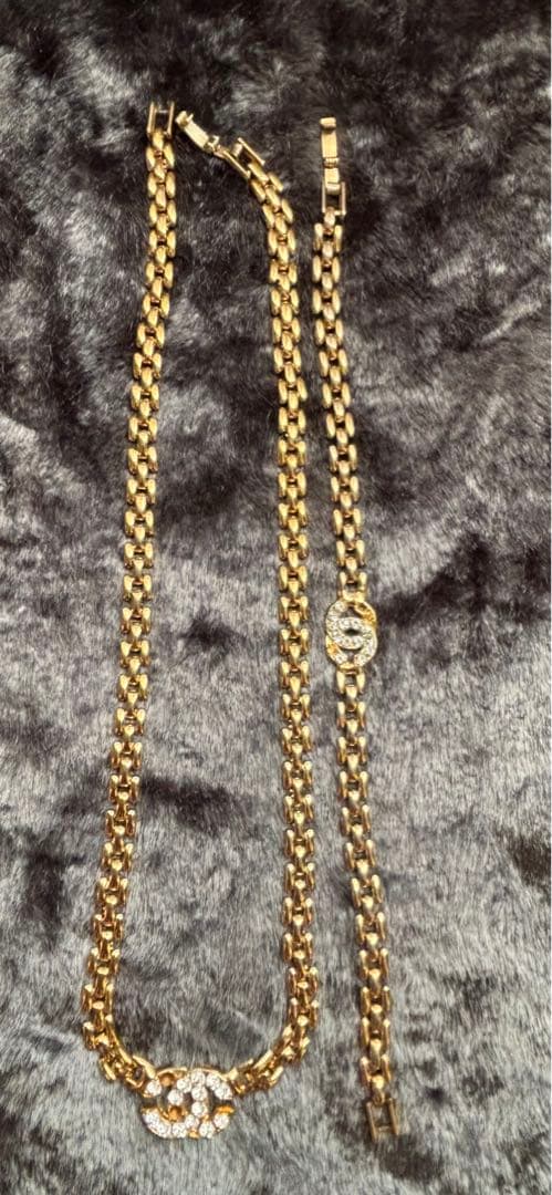 ゴールドチェーンネックレスとブレスレットセット