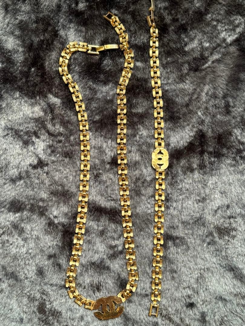 ゴールドチェーンネックレスとブレスレットセット