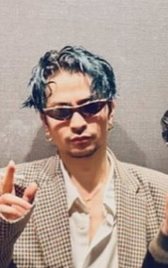 キ*プ様 常田大希着用 同型同色 LOEWE ワールサングラス 赤