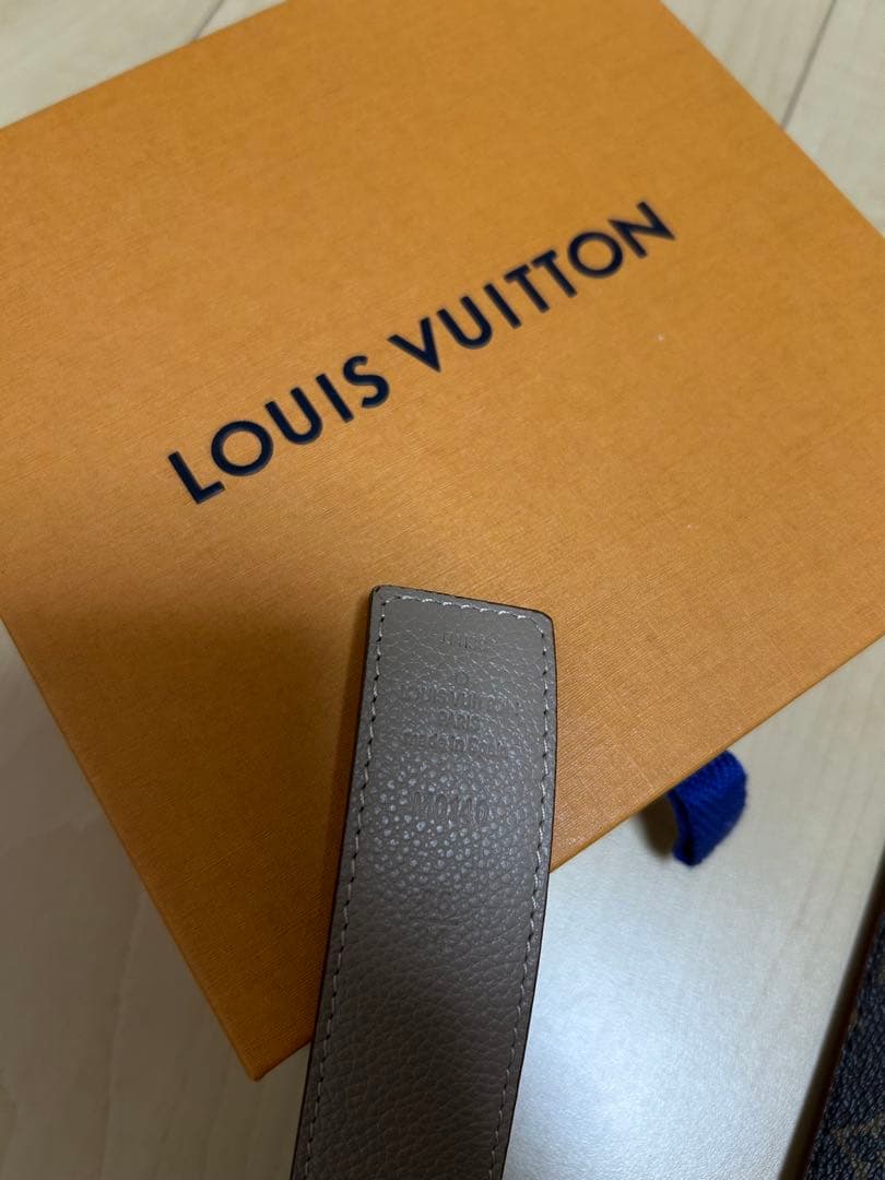 LOUIS VUITTON グレージュ　リバーシブル　ベルト