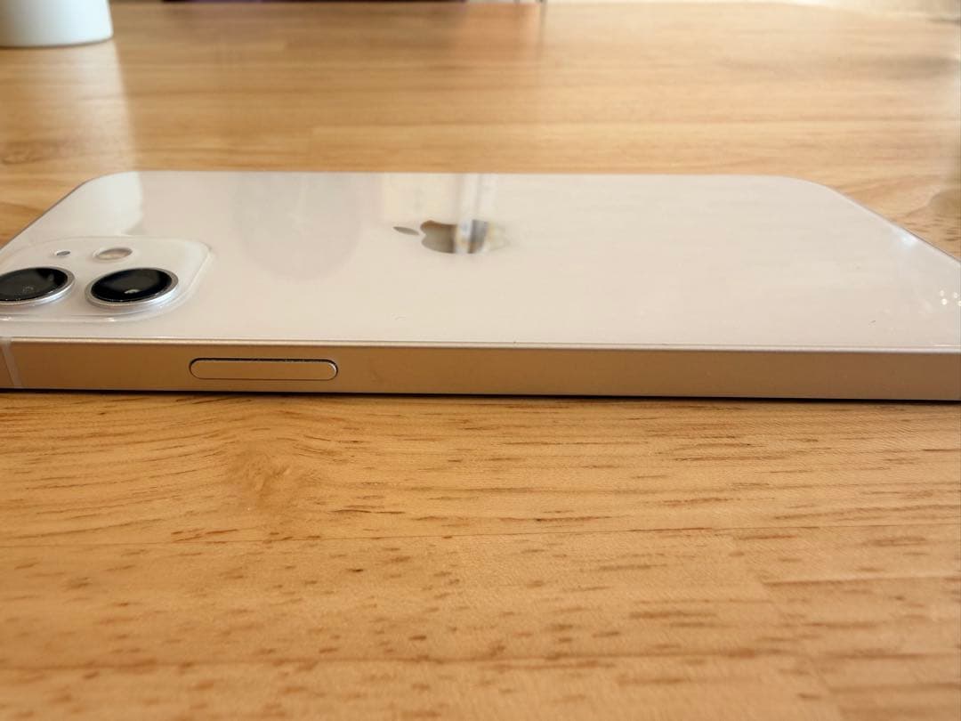 iPhone 12 ホワイト64 GB SIMフリー