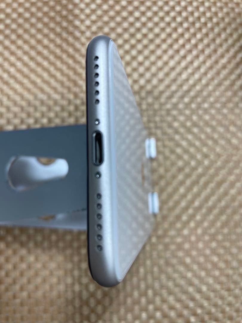 iPhone SE 第3世代 64 GB スターライトSIMフリー【3552】