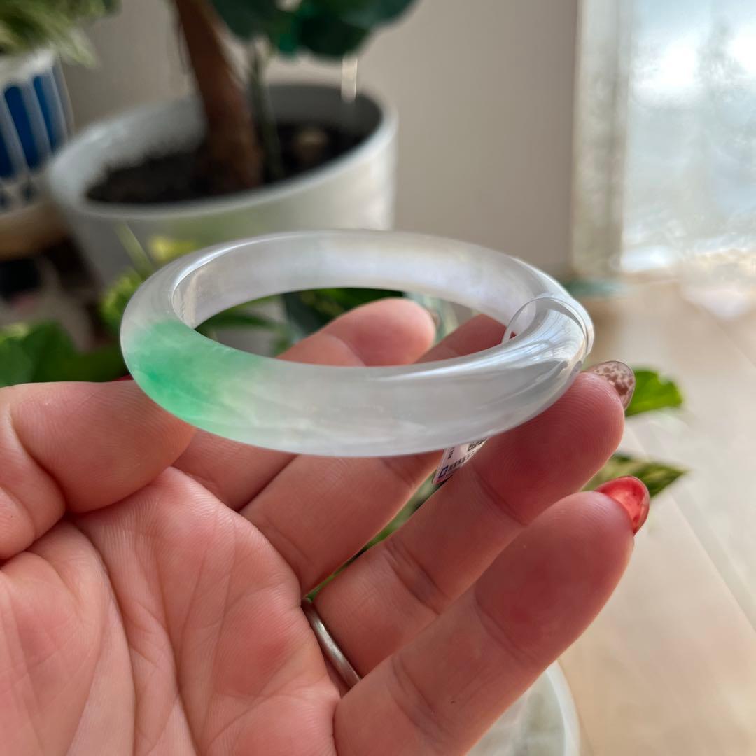 氷翡翠バングル