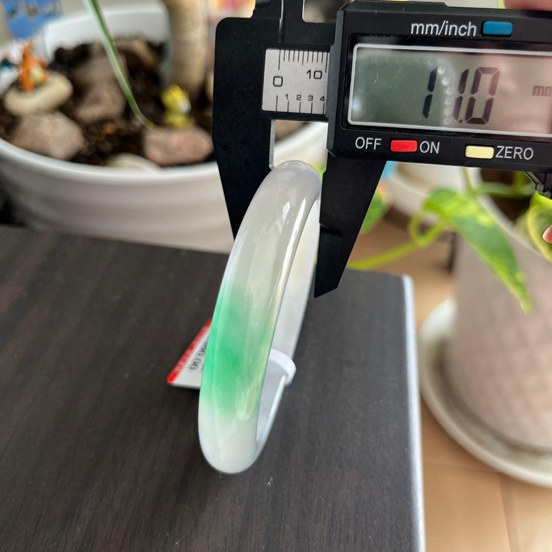 氷翡翠バングル