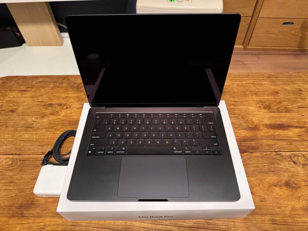 保証期間中 MacBook Pro M4 14インチ USキーボード ブラック