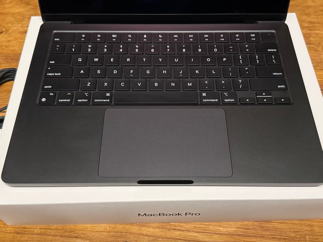 保証期間中 MacBook Pro M4 14インチ USキーボード ブラック