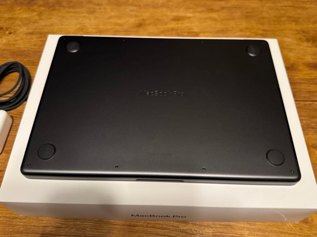 保証期間中 MacBook Pro M4 14インチ USキーボード ブラック