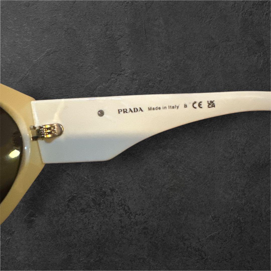 PRADA MADE IN ITALYホワイトサングラス　ケース付　箱クリーナー