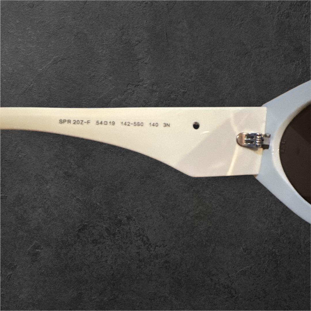 PRADA MADE IN ITALYホワイトサングラス　ケース付　箱クリーナー