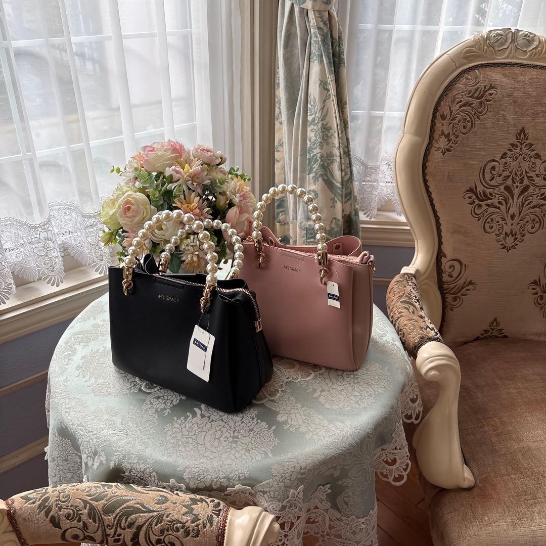 エムズグレイシー　カタログ掲載ロゴ入りパールハンドバック　ブラック（ベルト無し）