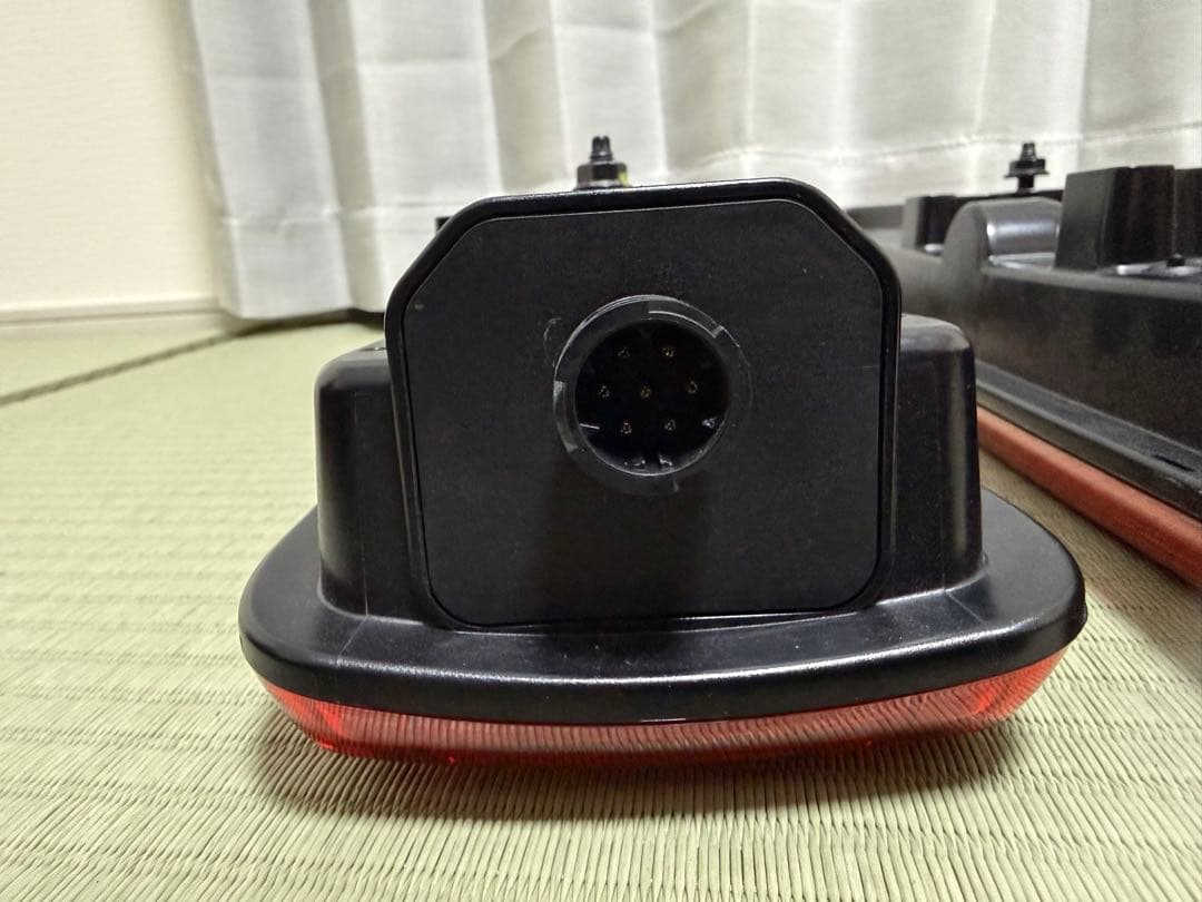 UD 純正 LEDテールランプ