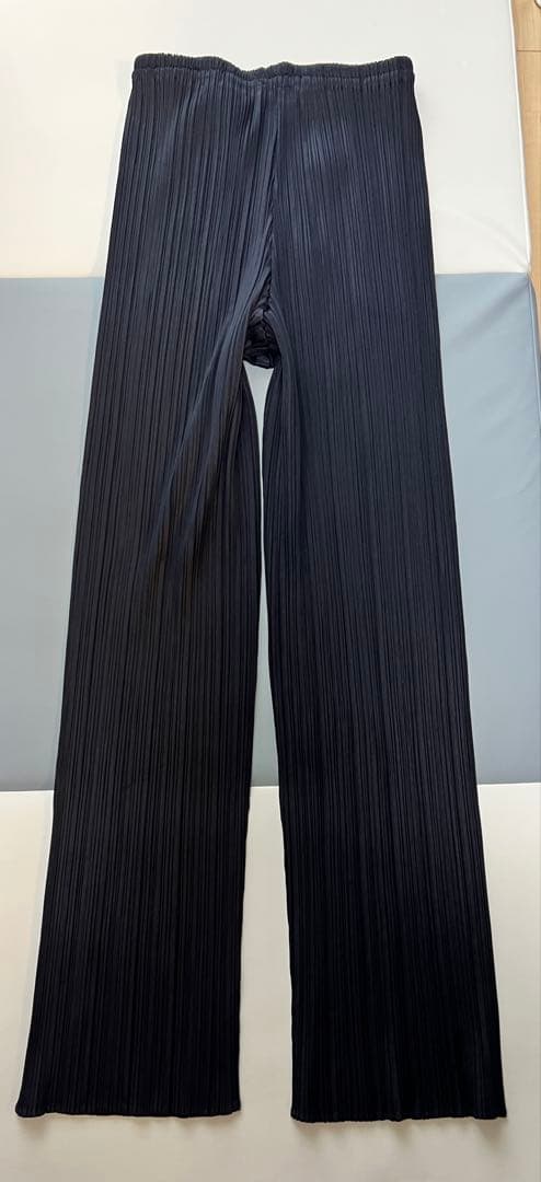 プリーツプリーズ　パンツ　ダークネイビー　サイズ3