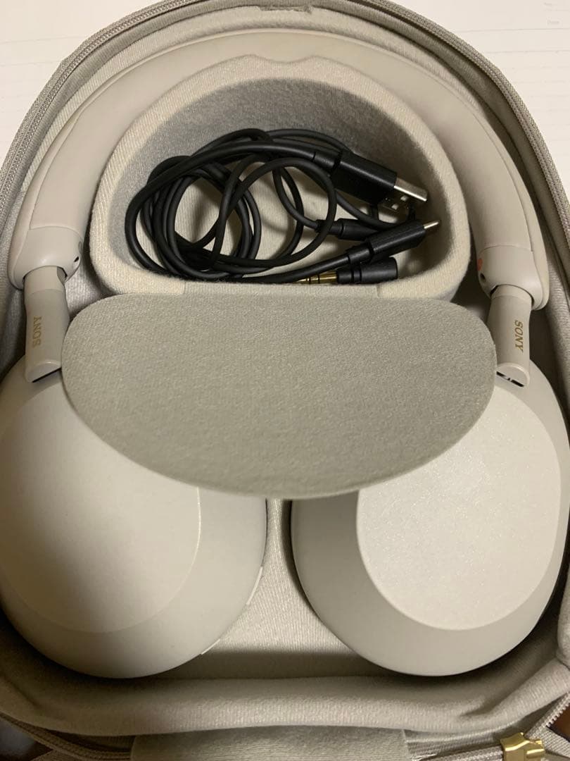 SONY WH1000XM5 ワイヤレスヘッドホン　ホワイト　ケース込み