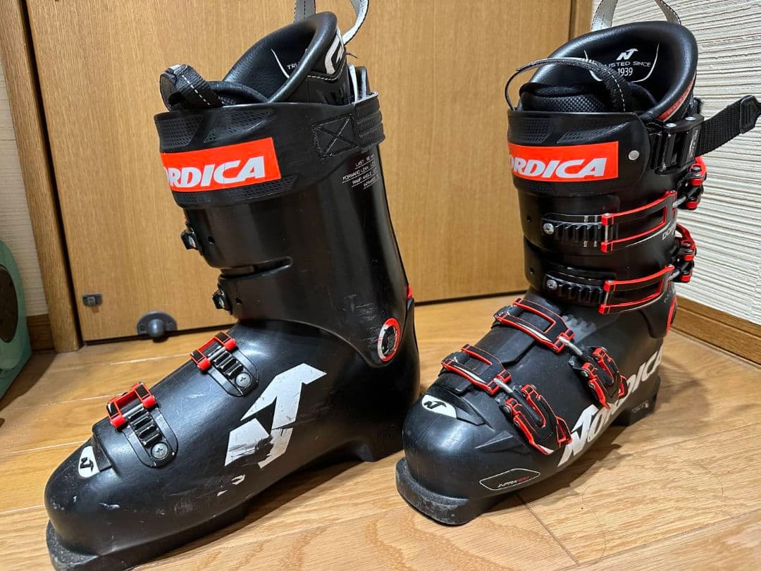 Nordica DOBERMANN GP 130 スキーブーツ