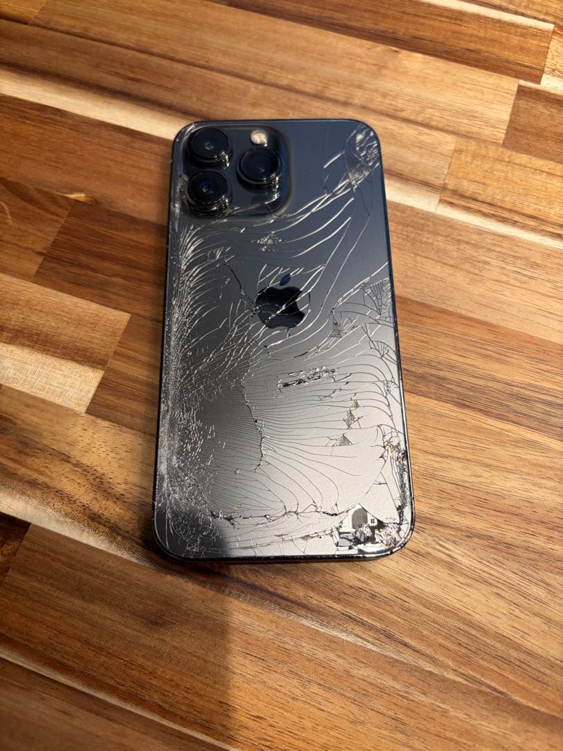 iPhone13pro ブラック 画面・背面ひびあり