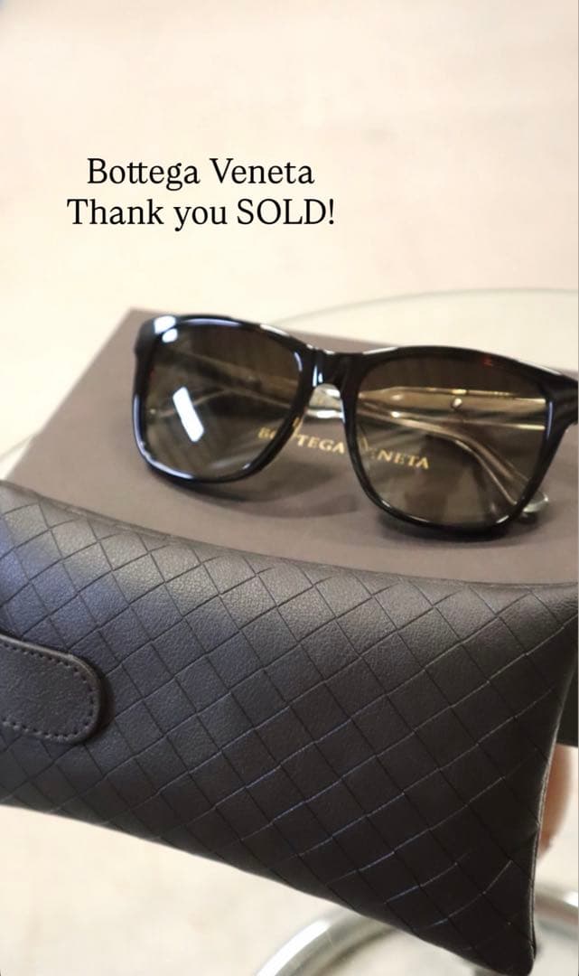 ボッテガ.ヴェネタスクエア型アセテートサングラスです。﻿