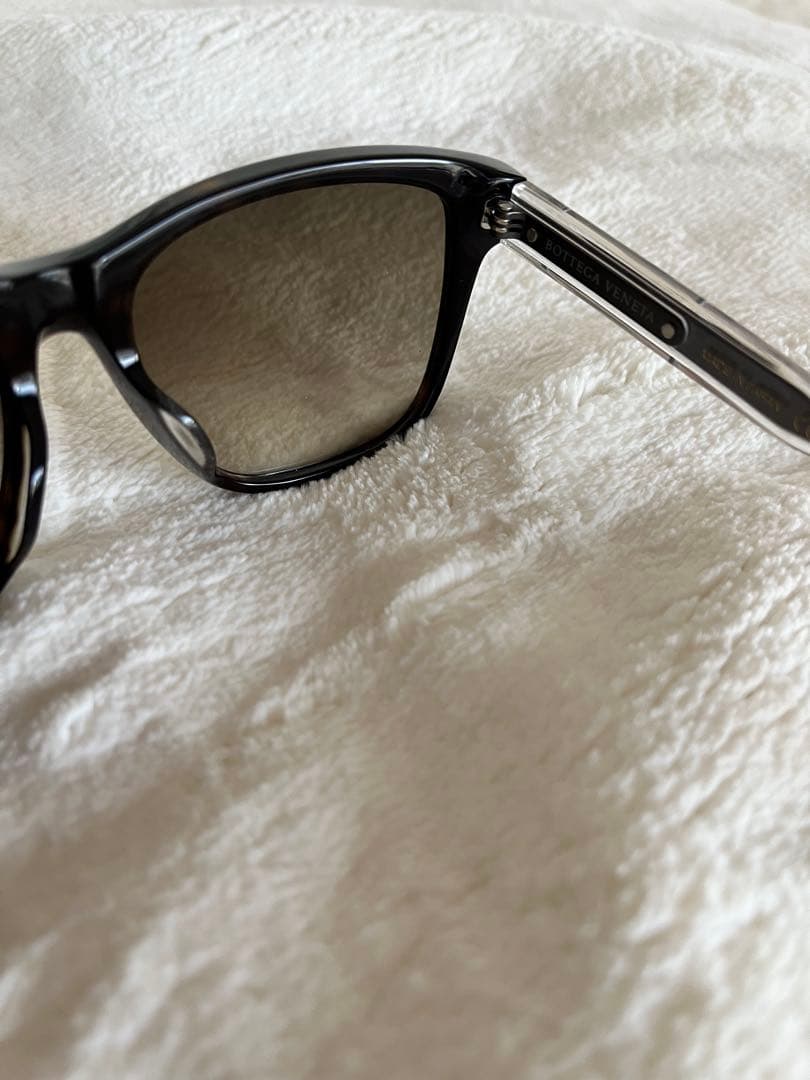 ボッテガ.ヴェネタスクエア型アセテートサングラスです。﻿