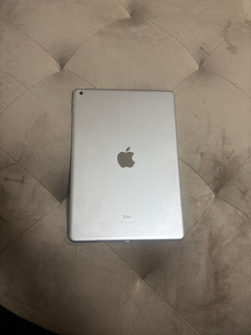 Apple iPad 第9世代 シルバー カバー付き