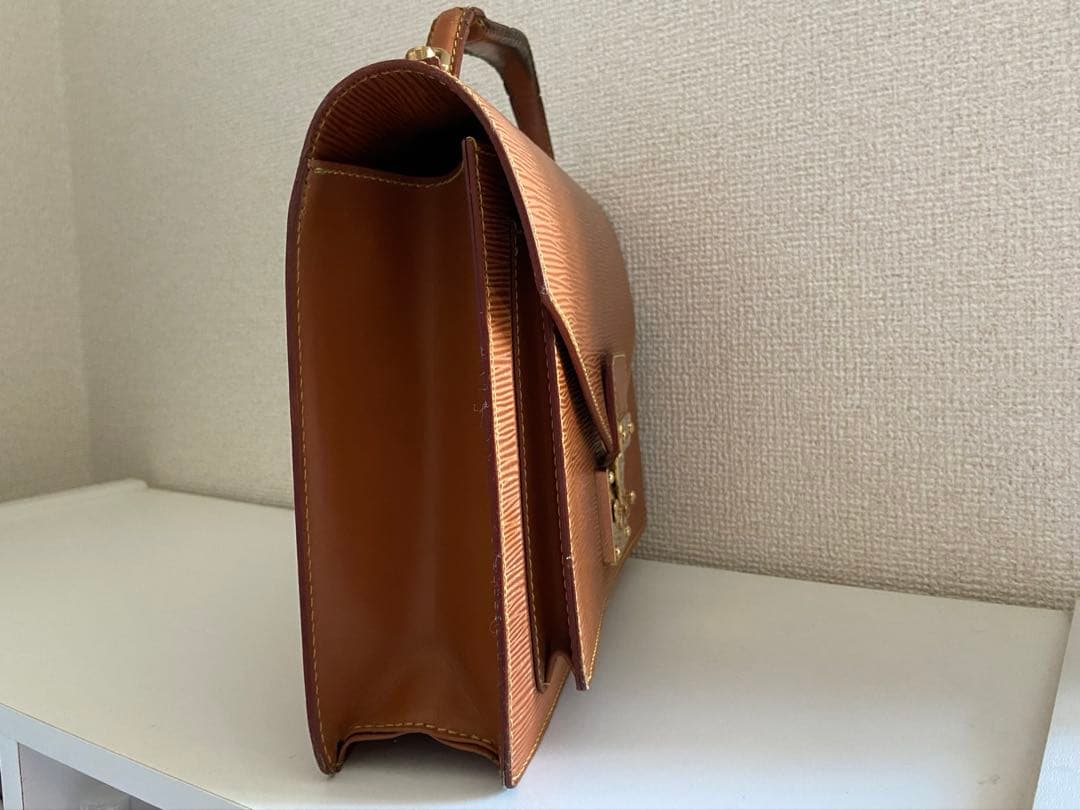 ルイヴィトン エピ モンソー 中古バック