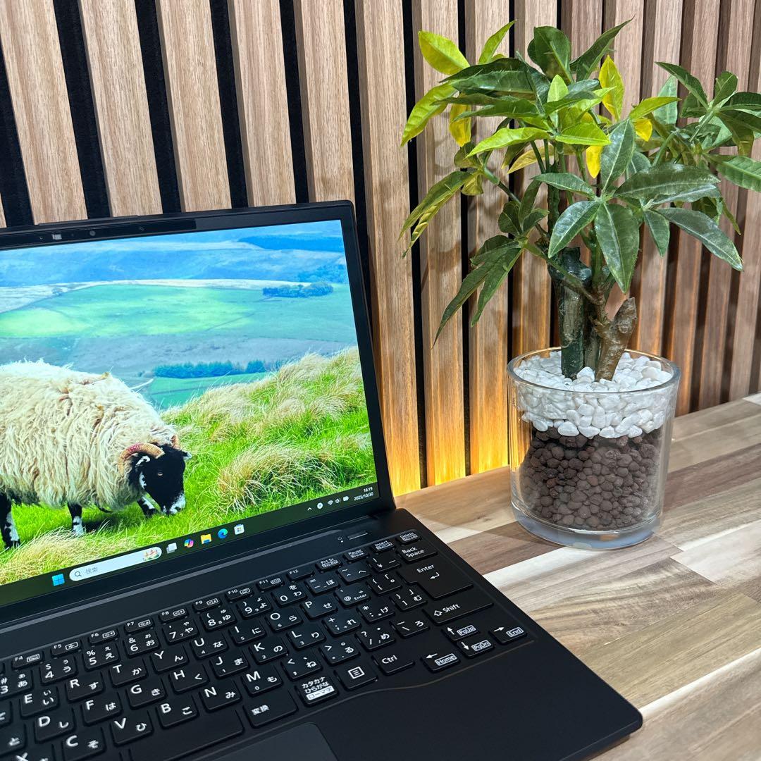 LTE 2023年モデル‼️LIFEBOOK☘13.3インチ☘️軽量ノートパソコン