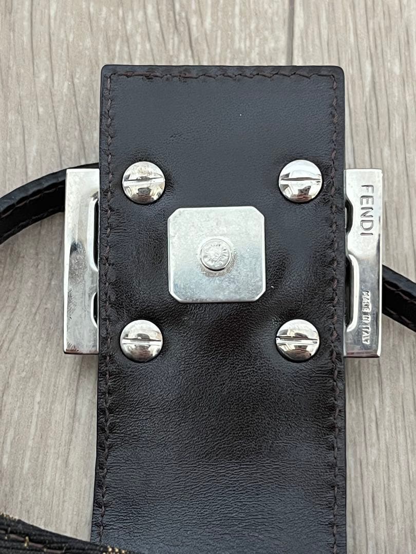 FENDI フェンディ　ミニクロワッサン ハンドポーチ