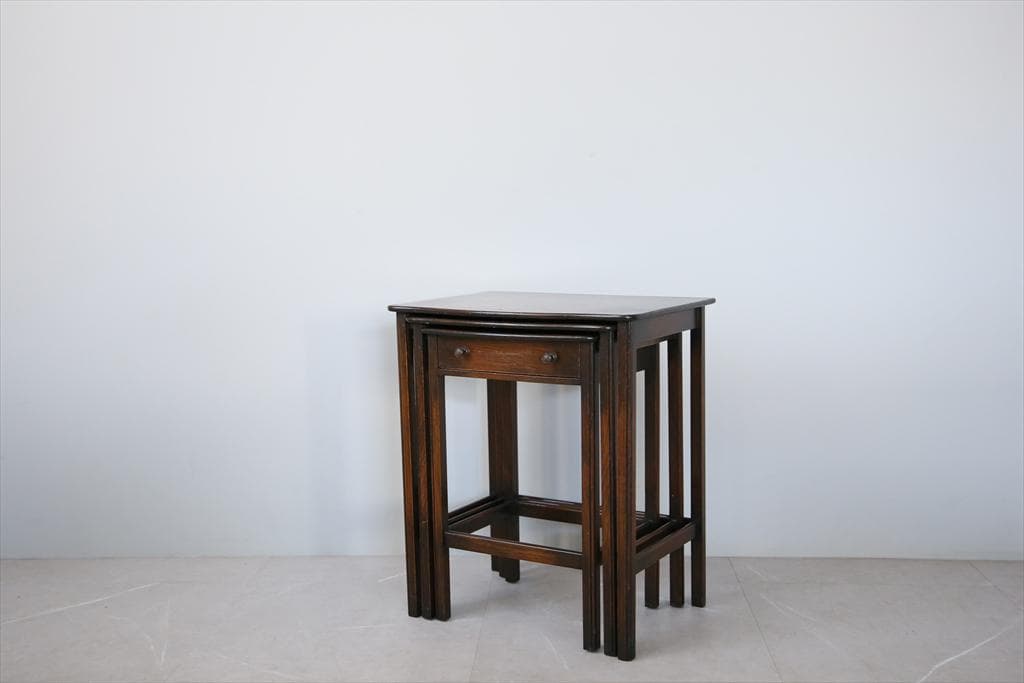 英国アンティーク木製ネストテーブル3台/収納式机/飾り棚/花台(92-227)