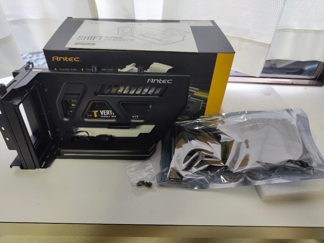 ANTEC SHIFT PCIE 5.0 ARGB　縦置き＋ライザーケーブル