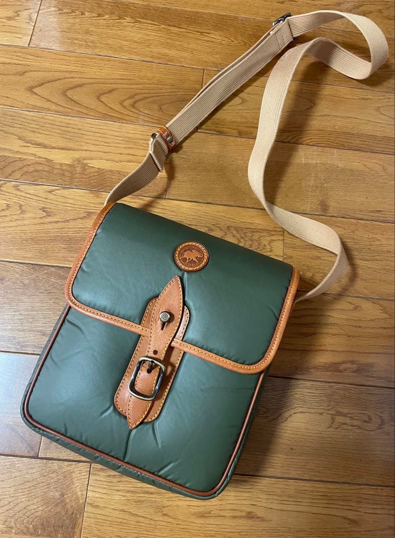 ハンティングワールド グリーン バチュー ショルダーバッグ