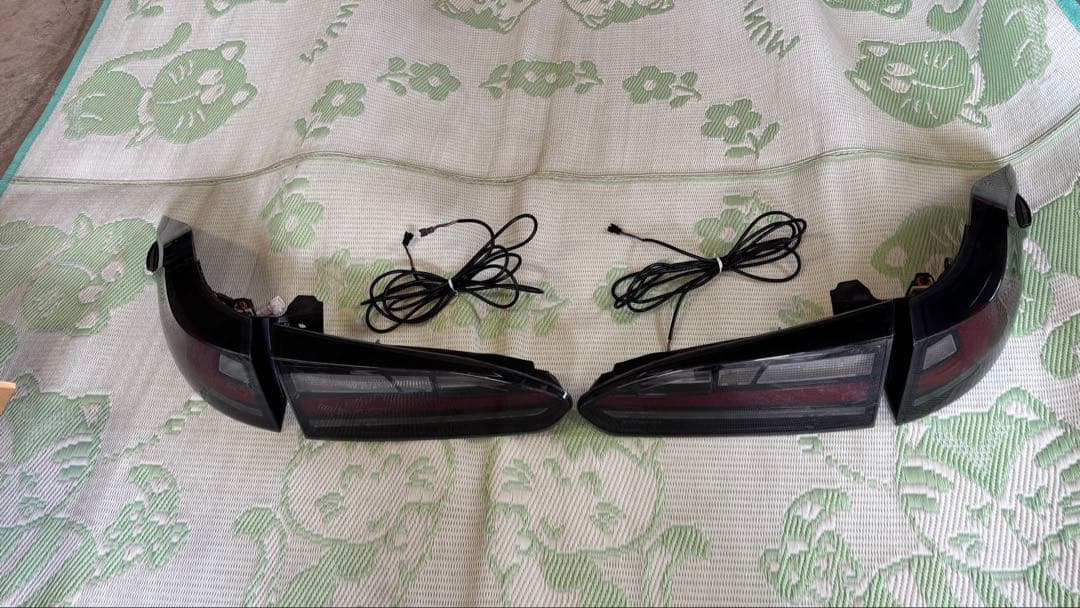 ［値下げしました。］カローラクロス専用LEDテールランプ(スモーク)3点セット