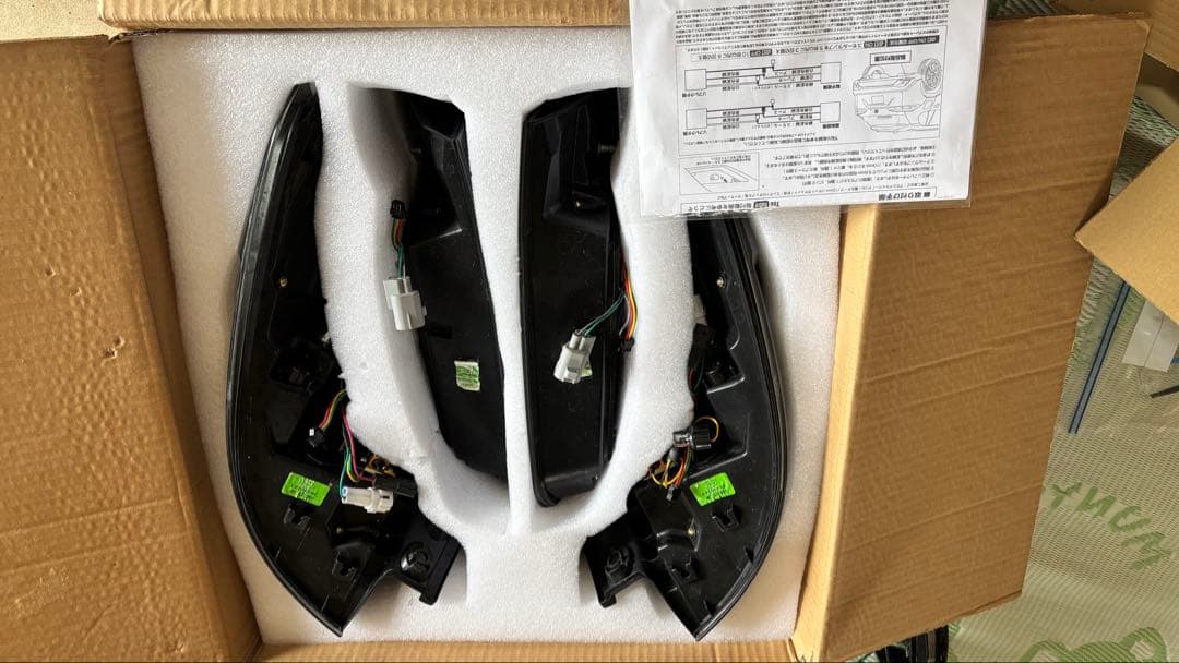［値下げしました。］カローラクロス専用LEDテールランプ(スモーク)3点セット