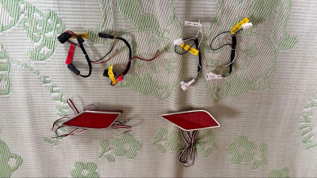 ［値下げしました。］カローラクロス専用LEDテールランプ(スモーク)3点セット