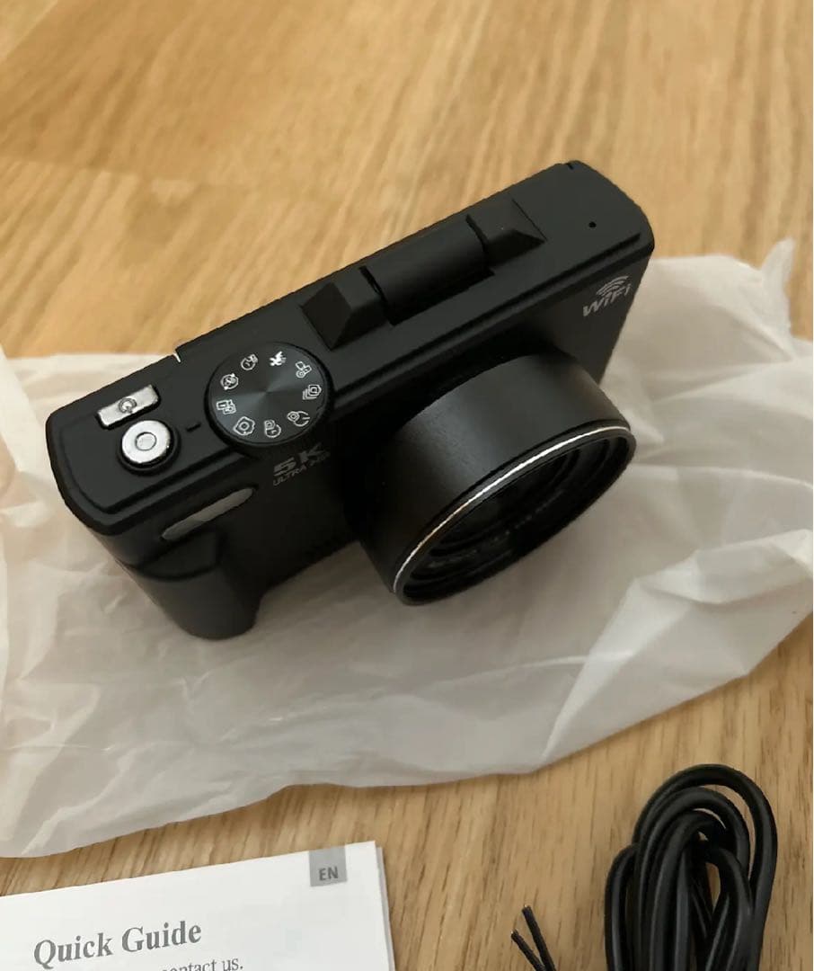 新品未使用 デジカメ デジタルズーム 180度回転画面 AFオートフォーカス